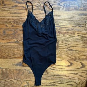 Amuse society lace v neck bodysuit NWT